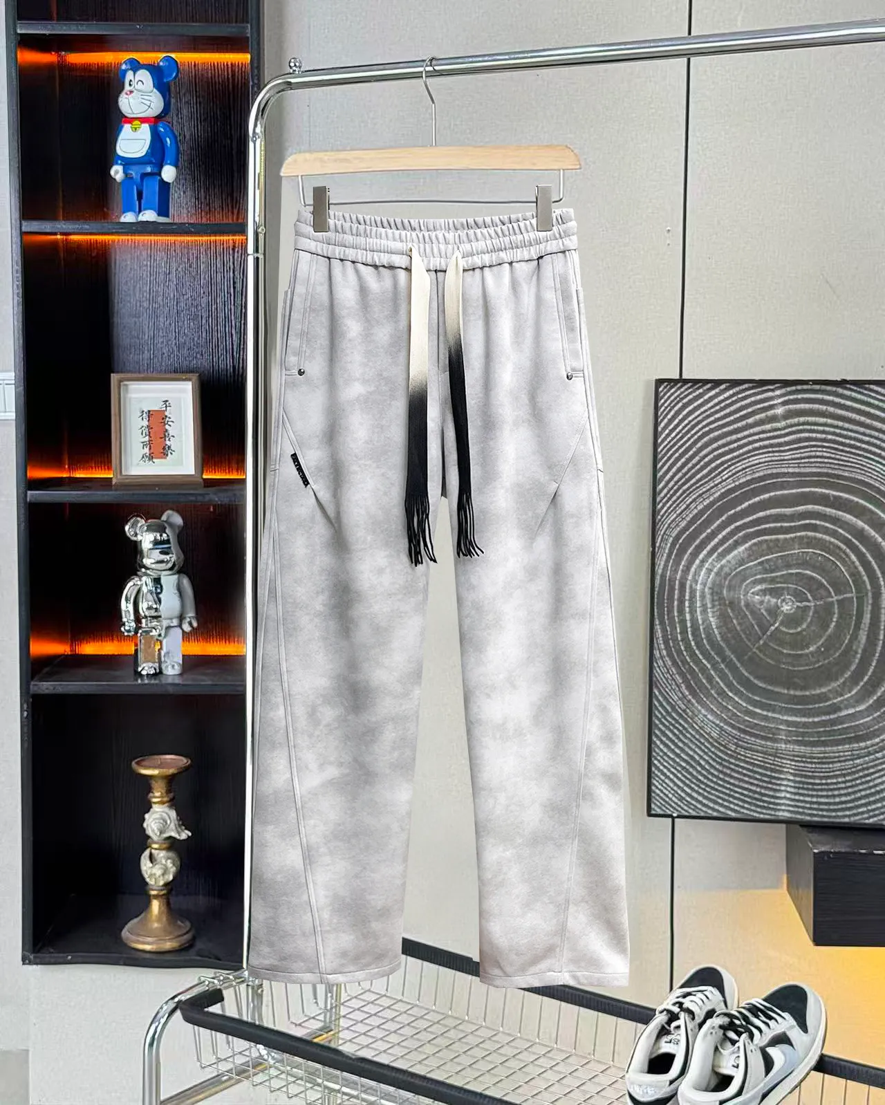 Balenciaga 🆕2026 Autumn and Winter New Arrival Casual Pants! The official website will be released simultaneously. Brand Classic LOGO casual pants, customized fabrics, excellent comfort and strong touch. Highly recognisable, perfect appearance and craftsmanship. Size:M-3XL